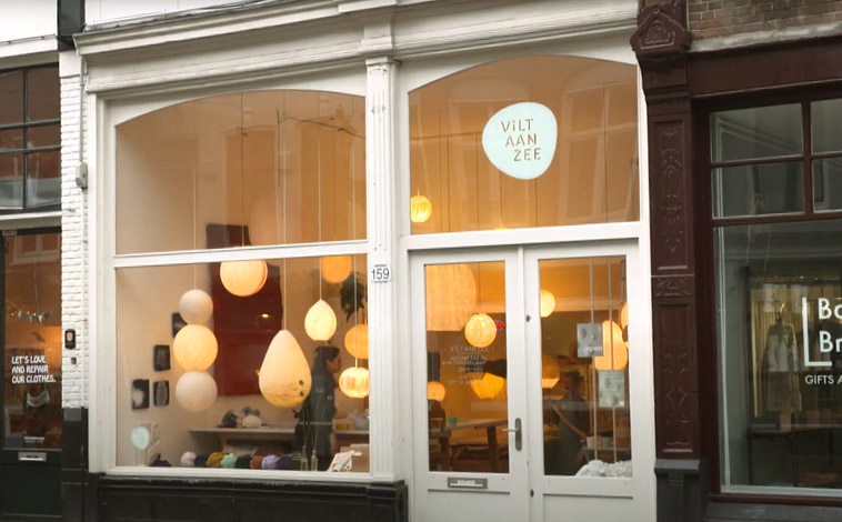 Logo with custom typeface design Vilt aan Zee