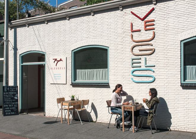 Lettering on facade Vleugels The Hague